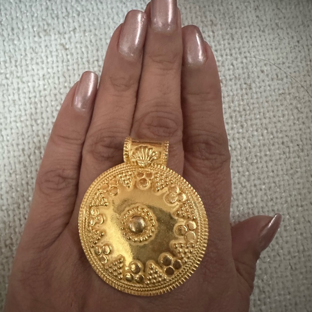 Gorgeous pendant from India. Gold plated on pure silver.